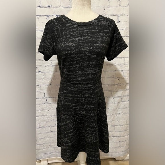 Loft Dress Woman’s Black Gray A Line Short Sleeve Stretch Knit Ann Taylor 4 - Picture 1 of 7